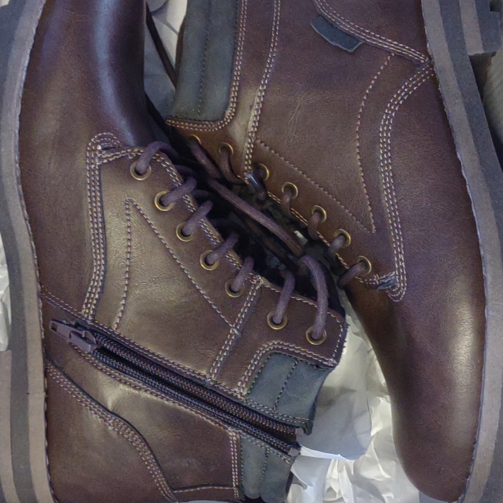 Men's size 8 invito boots